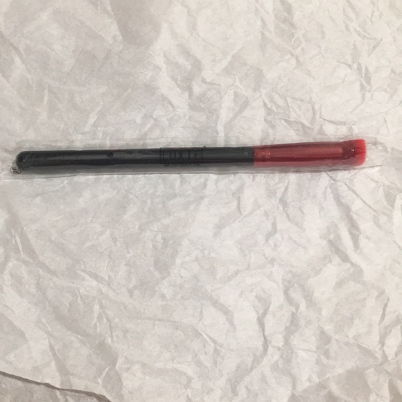 Luxie Harley Quinn eyeshadow brush - Picture 7 of 7